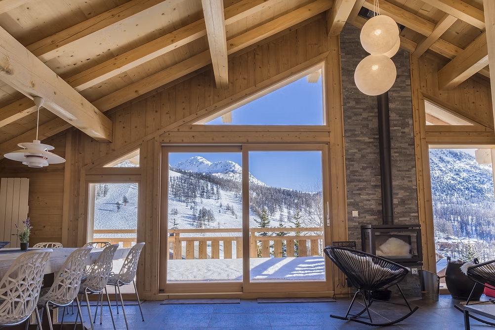 Grand séjour au 2ème étage, donnant sur la terrasse avec vue panoramique