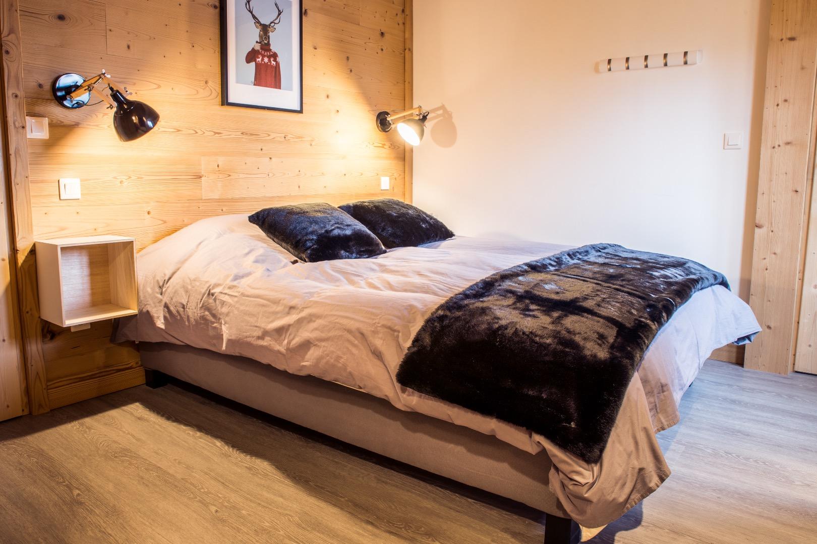 Exemple de chambre double: chacune a sa salle de douche/bain et ses petites touches de déco