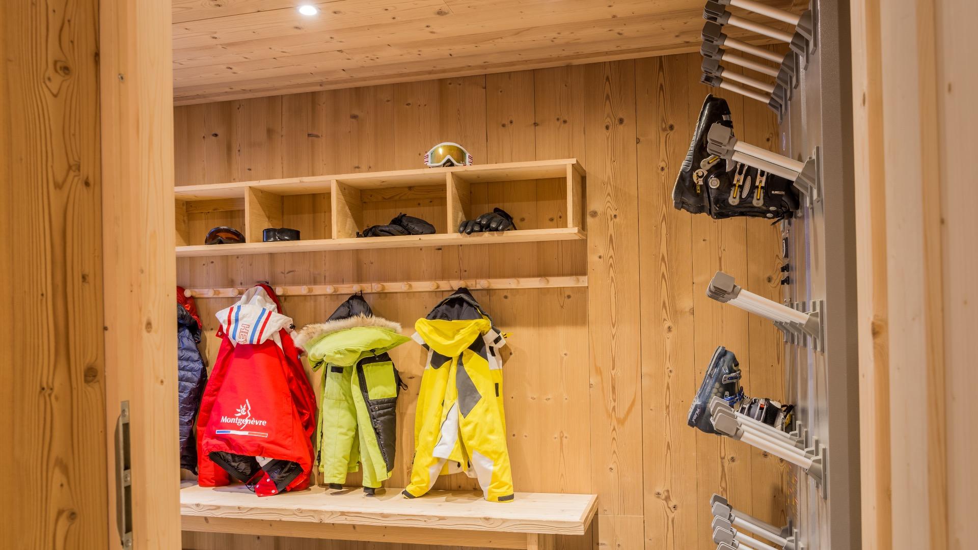 Ski-room équipé d'un chauffe-bottines: le bonheur le matin!